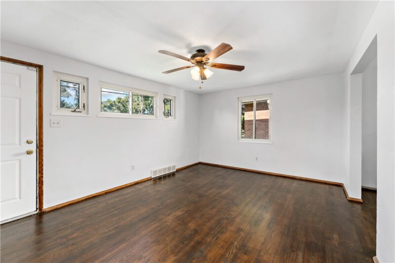 386 Princeton Dr — photo 4