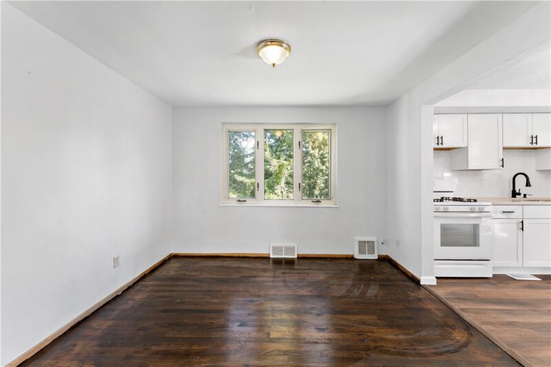 386 Princeton Dr — photo 8