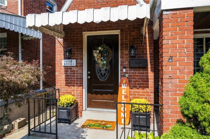 1418 Straka St — photo 3