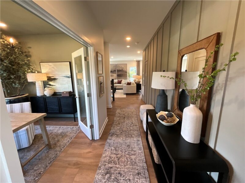 111 Silver Ridge Dr — photo 2