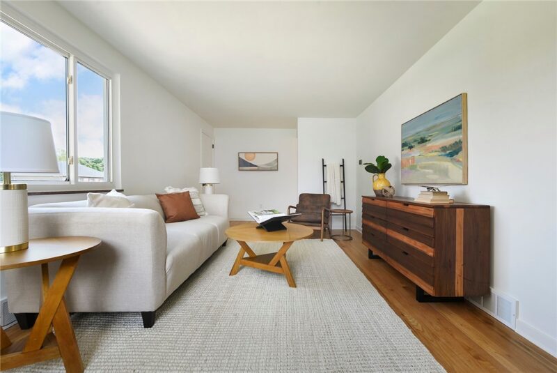 646 Guenevere Dr — photo 4