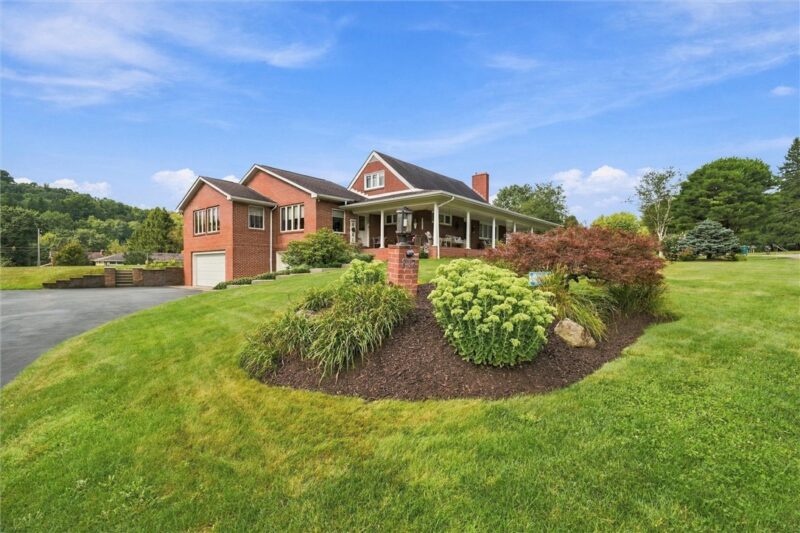 212 Edgewood Drive — photo 2