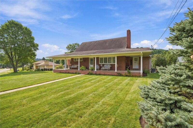212 Edgewood Drive — photo 3