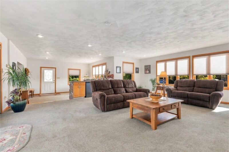 212 Edgewood Drive — photo 5