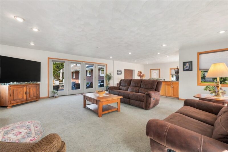 212 Edgewood Drive — photo 7