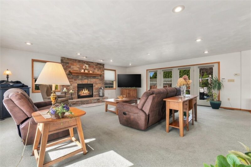 212 Edgewood Drive — photo 8