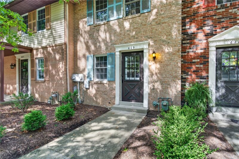 609 Westchester Dr — photo 2