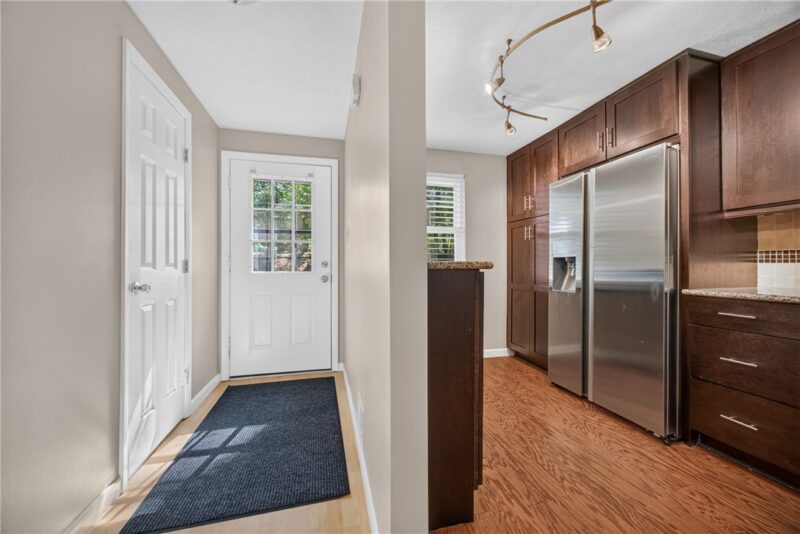 609 Westchester Dr — photo 4