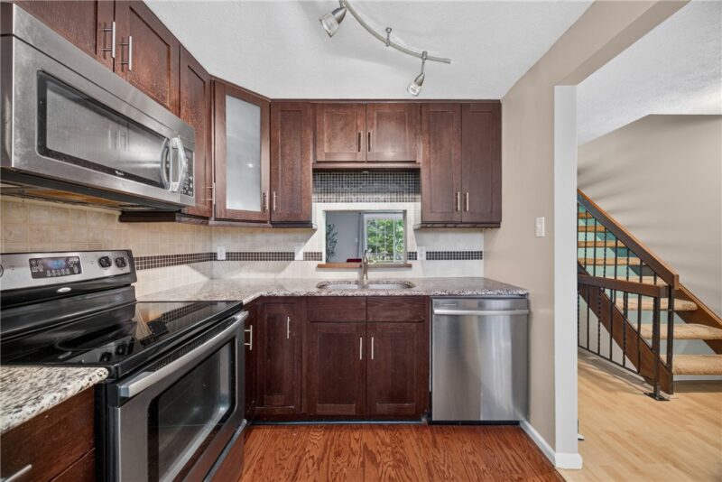609 Westchester Dr — photo 6