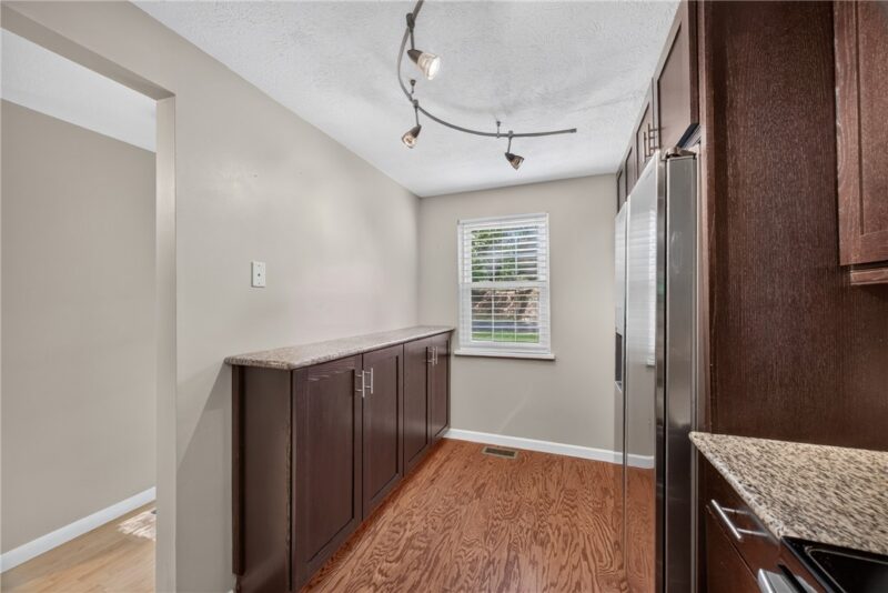 609 Westchester Dr — photo 7