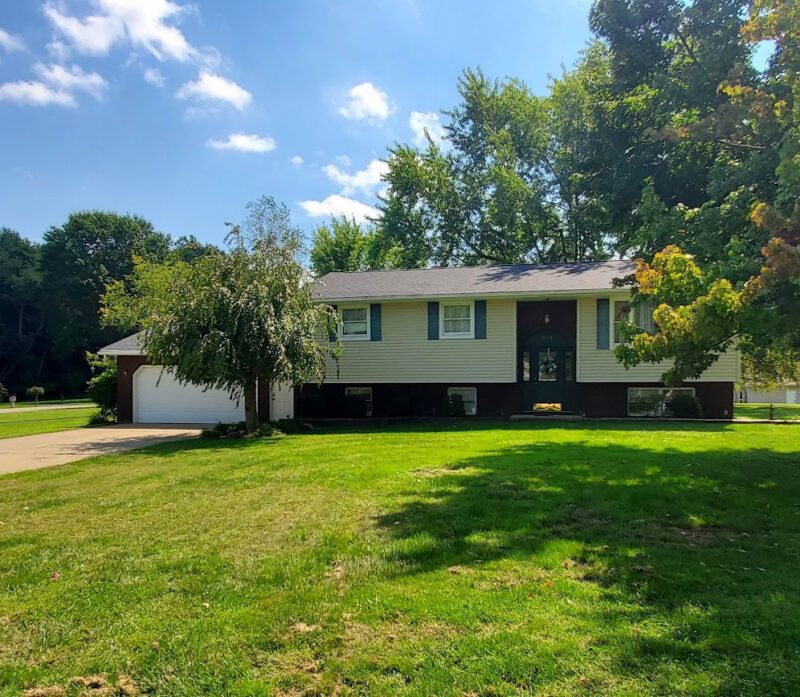 304 Mccombs Cir — photo 2