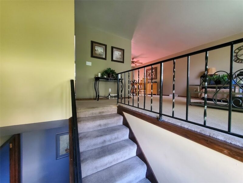 304 Mccombs Cir — photo 3