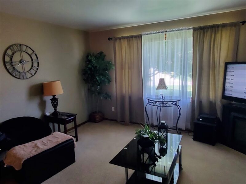 304 Mccombs Cir — photo 5