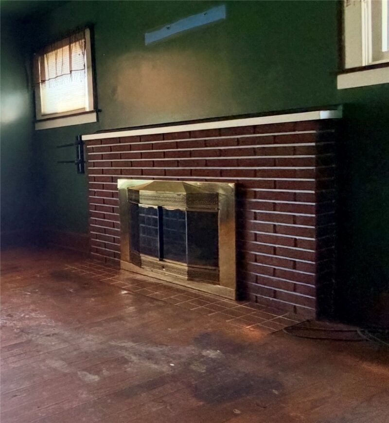218 W Fulton St — photo 4