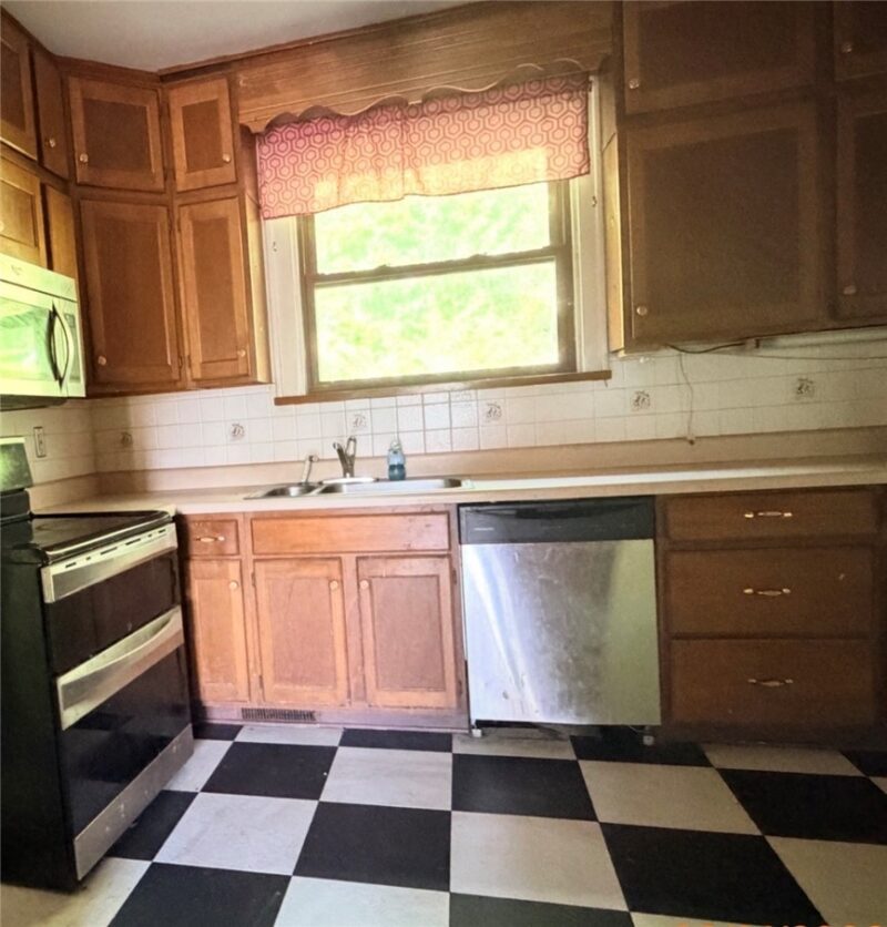 218 W Fulton St — photo 6