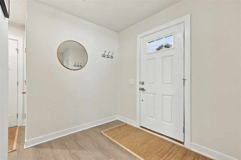 213 Smith — photo 4