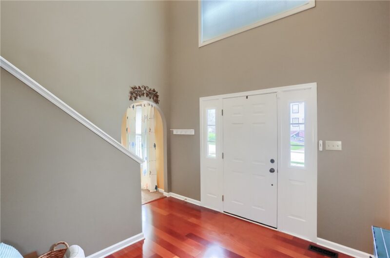412 Commodore Drive — photo 2