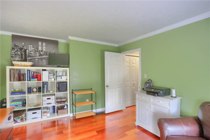 412 Commodore Drive — photo 3
