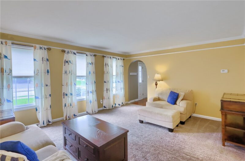 412 Commodore Drive — photo 4