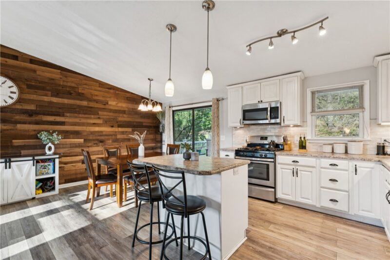429 Deerfield Drive — photo 4