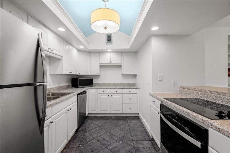 5922 Howe Street 204 — photo 7