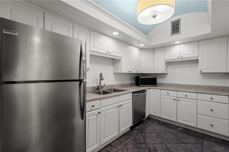 5922 Howe Street 204 — photo 8
