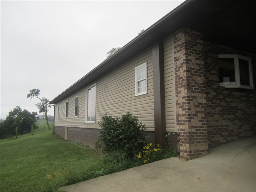 586 WHITE BARN ROAD — photo 1