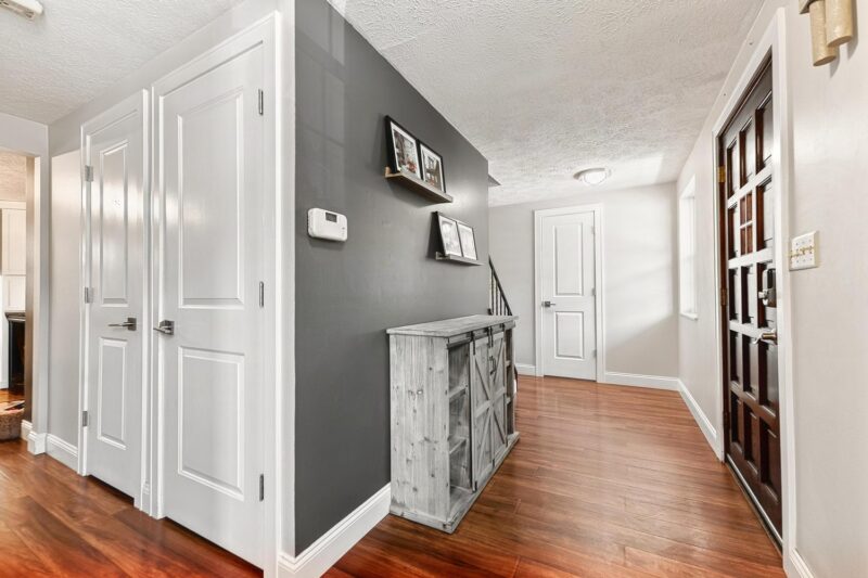 2443 McMonagle AVENUE — photo 2