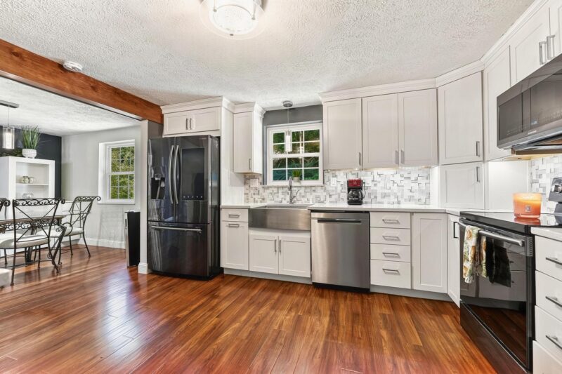 2443 McMonagle AVENUE — photo 4