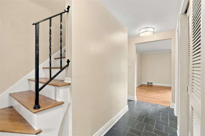 550 Clair Dr — photo 3