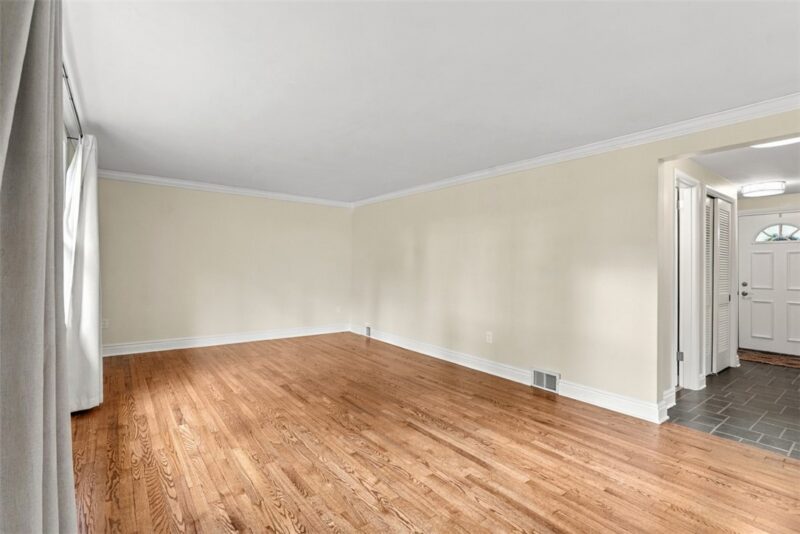 550 Clair Dr — photo 4