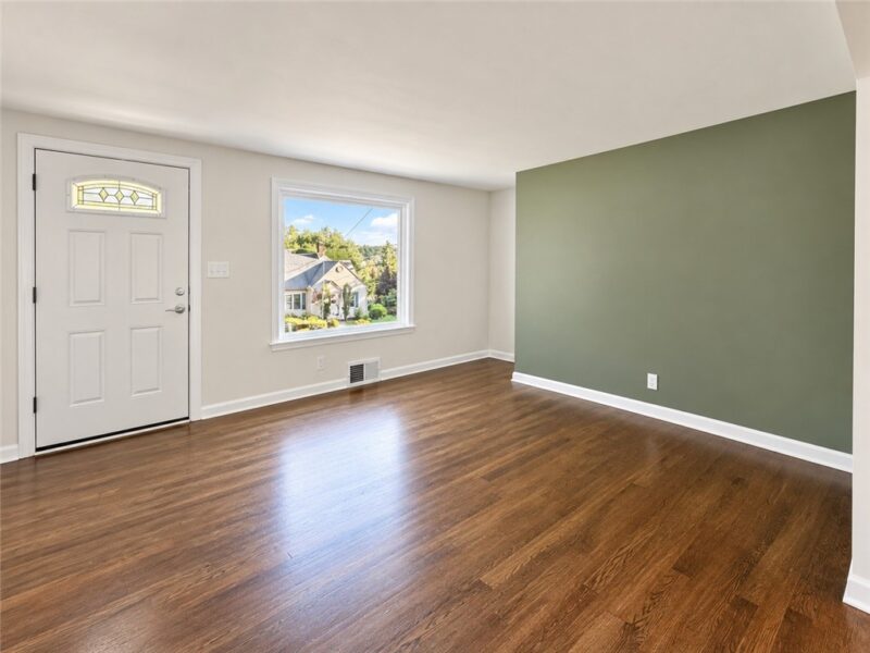 854 7th St — photo 3