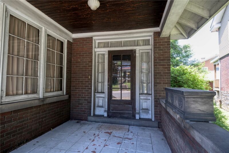 4135 PERRYSVILLE AVENUE — photo 2
