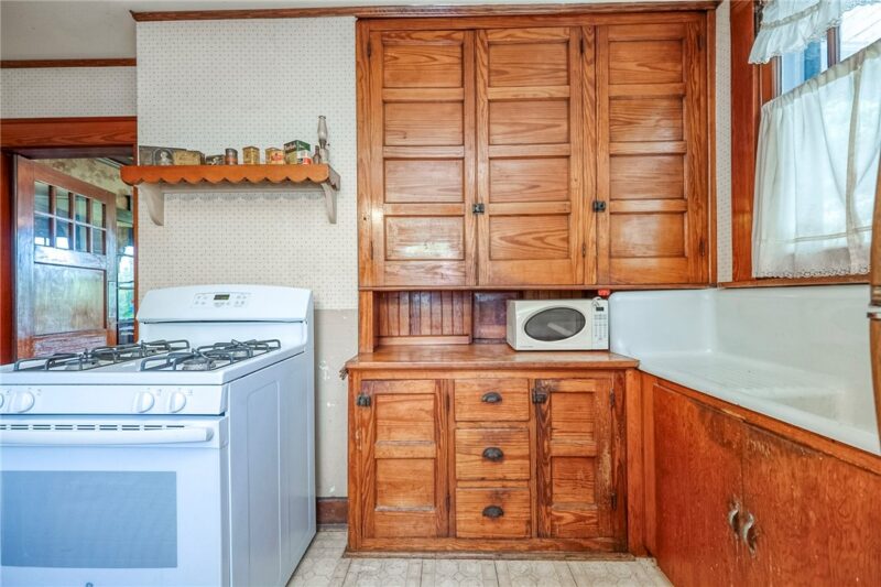 4135 PERRYSVILLE AVENUE — photo 8