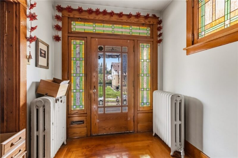 418 Charles St — photo 3
