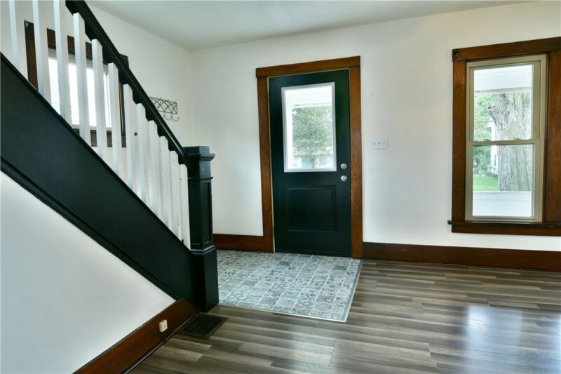 12 E Stewart Ave — photo 4
