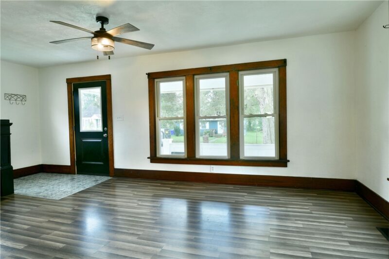 12 E Stewart Ave — photo 5