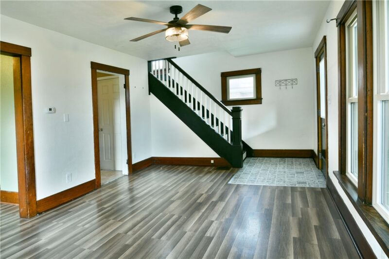 12 E Stewart Ave — photo 7