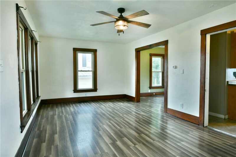 12 E Stewart Ave — photo 8