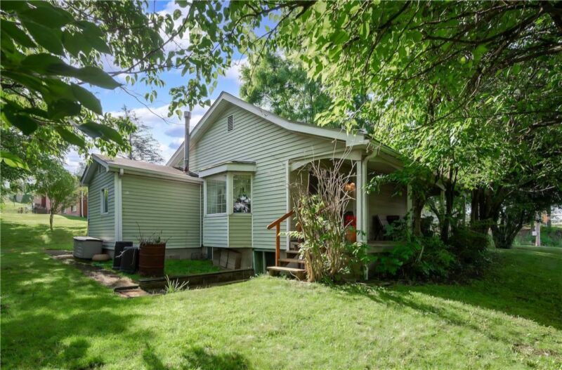 411 Harmony Rd — photo 2