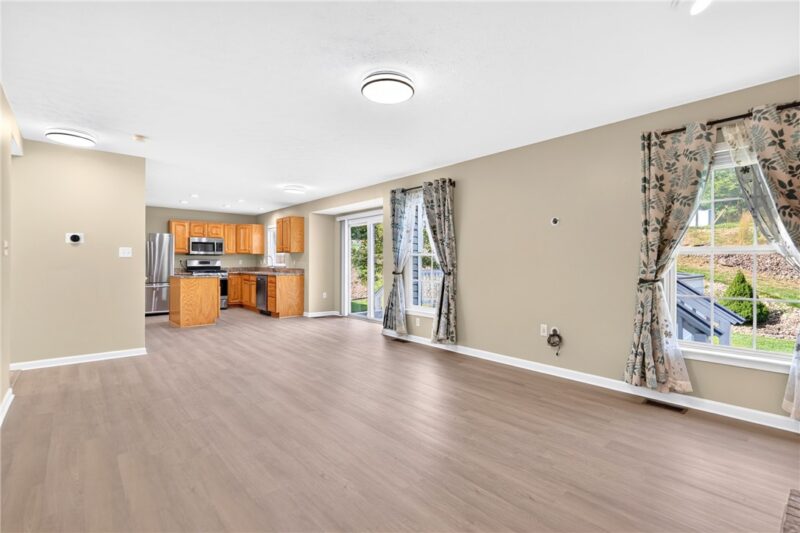 1811 Pioneer Dr — photo 8