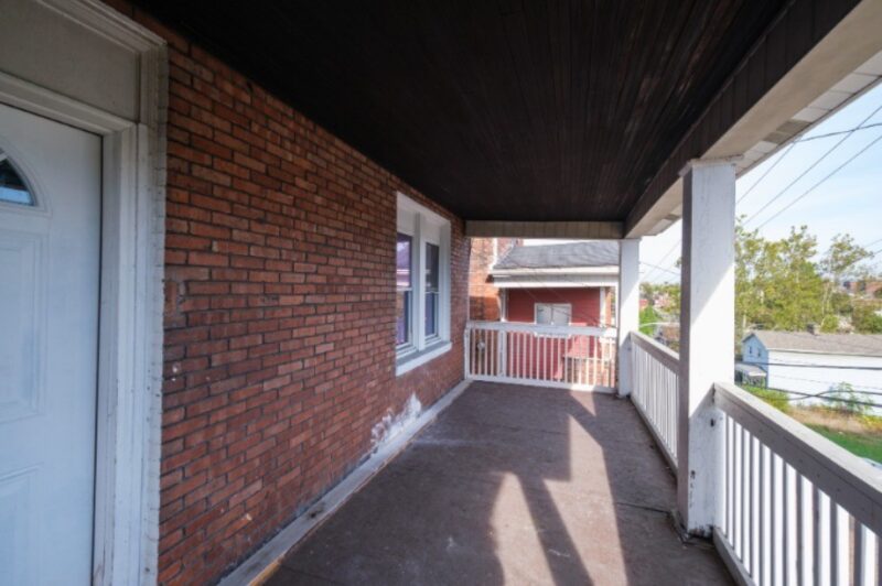 724 Catharine St — photo 2