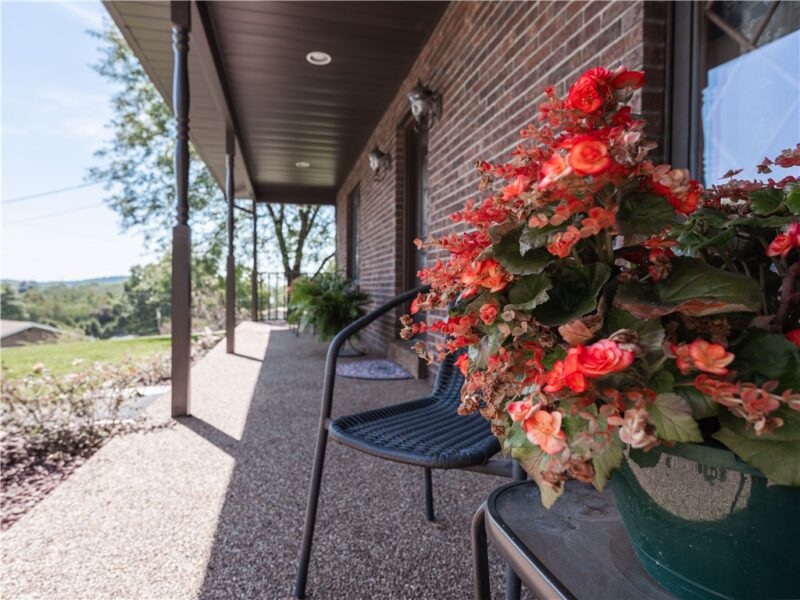 196 White Oak Dr — photo 3