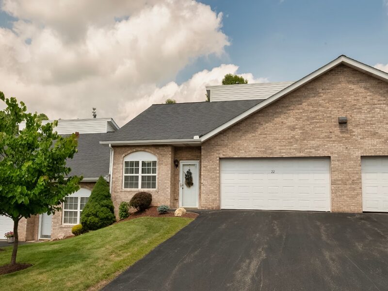 22 Elena AVENUE — photo 2