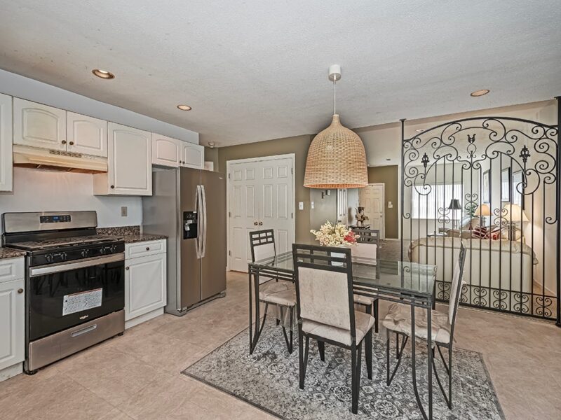 22 Elena AVENUE — photo 8