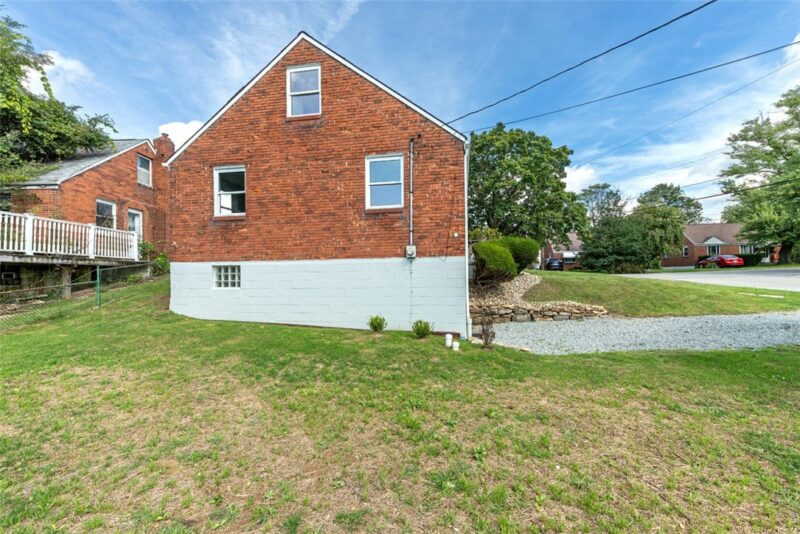 3306 Fieldcrest Drive — photo 7