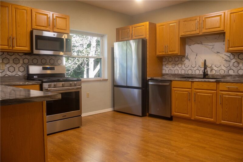 1145 Hill St — photo 7