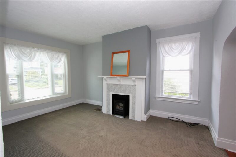 52 Linshaw Ave — photo 2