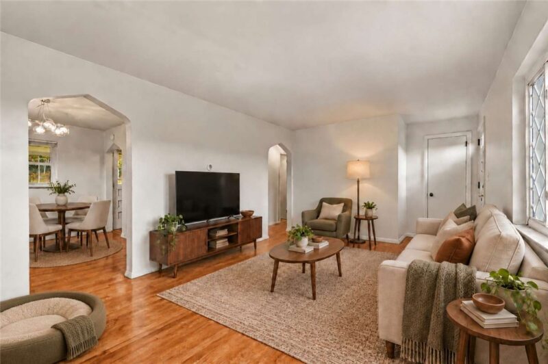 440 Meridan St — photo 2