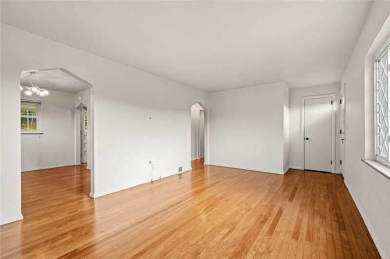 440 Meridan St — photo 4